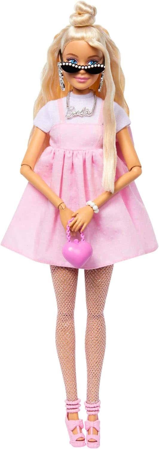 Barbie Deluxe Style-Puppe Nr. 3 mit Barbiecore-Outfit, blonden Haaren in hohem Dutt, pastellrosa Kleid mit überdimensionaler Schleife und Accessoires wie Netzstrumpfhosen