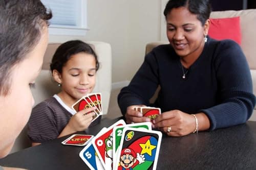 Mattel Games DRD00 - UNO Super Mario Kartenspiel, geeignet für 2-10 Spieler, Kartenspiele und Kinderspiele ab 7 Jahren – Bild 2