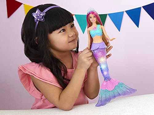 Barbie Dreamtopia Zauberlicht Meerjungfrau Puppe mit blonden Haaren, Barbiepuppe mit Meerjungfrauenschwanz, geeignet als Geschenk für Kinder ab 3 Jahren – Bild 2