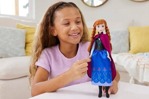 Mattel Disney Prinzessin Anna Puppe, Die Eiskönigin Puppe, kämmbare Haare, beweglich, im Reiseoutfit, abnehmbarer Umhang, Disney Geschenke, Spielzeug ab 3 Jahre – Bild 2