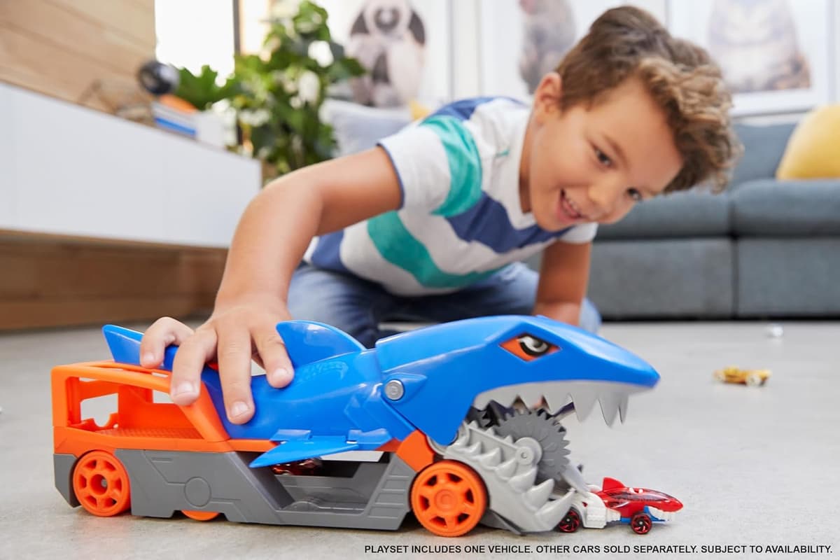 Hot Wheels GVG36 - Hungriger Hai-Transporter-Spielset mit 1 Fahrzeug im Maßstab – Bild 2