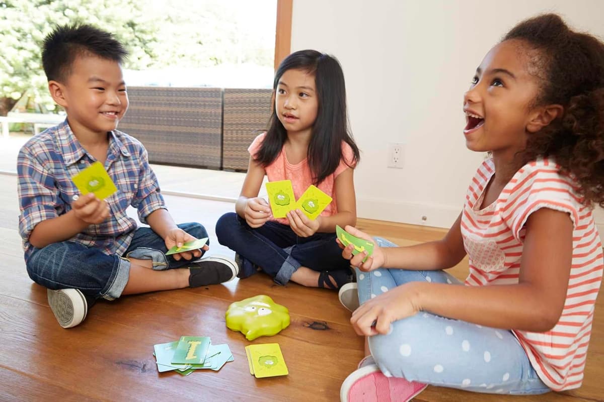 Mattel Games Mister Pups, lustiges Kartenspiel für Kinder und die Familie – Bild 2
