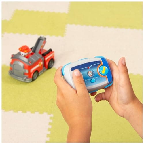 PAW PATROL Marshalls ferngesteuertes Feuerwehrauto mit Fernbedienung, Spielzeug für Kinder ab 3 Jahren, Batteriebetrieben – Bild 3