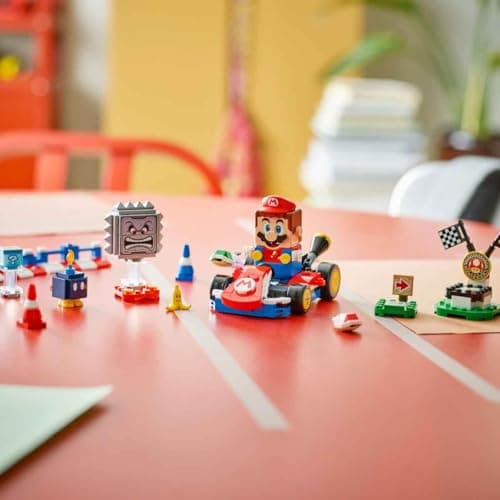 LEGO Mario Kart - Interaktiver Mario & Standard-Kart - Nintendo Spielzeug - Spiel Rennstrecke mit Auto, 3 Figuren, Podium & Barrieren - Gamer Geschenk für Jungen & Mädchen ab 7 Jahren – Bild 2