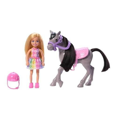 Barbie Chelsea und Pony Puppe und Pony - Aufsatteln zur Spielzeit für sicheres Sitzen auf dem Pferd, rosa Sattel und Steigbügeln, inklusive Helm und süßem Karo-Kleid, für Kinder ab 3 Jahren – Bild 5