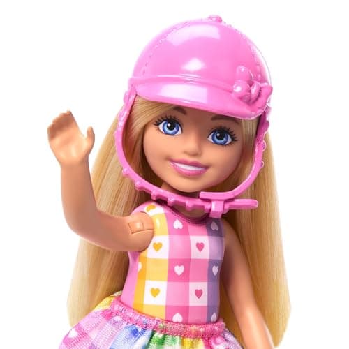 Barbie Chelsea und Pony Puppe und Pony - Aufsatteln zur Spielzeit für sicheres Sitzen auf dem Pferd, rosa Sattel und Steigbügeln, inklusive Helm und süßem Karo-Kleid, für Kinder ab 3 Jahren – Bild 3